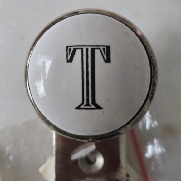 Vintage inspired monogram letter "T" metal hook - Picture 1 of 3